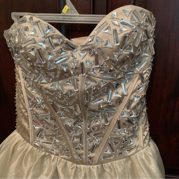 Embellished strapless dress - Picture 3 of 9